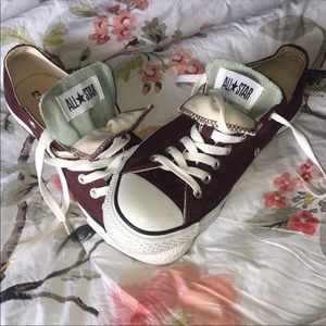 Converse Burgundy double tongue low top 8.5 10.5